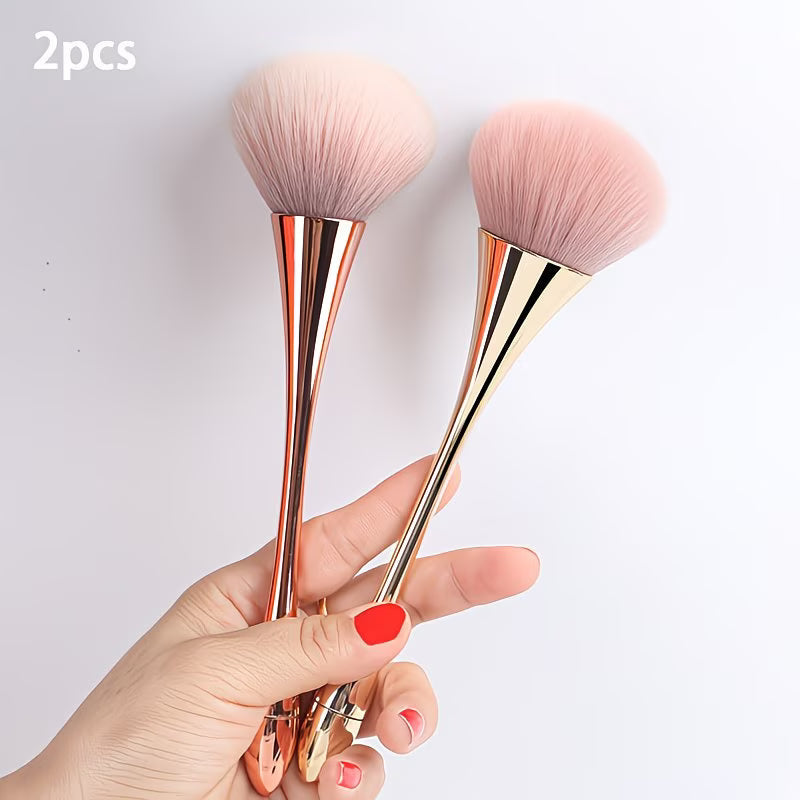 Small and slender makeup brush with ultra-soft bristles